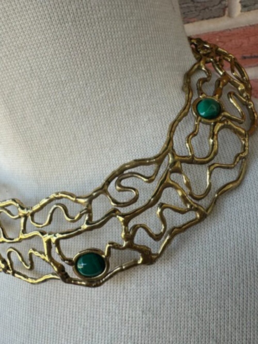 Gold Tone Open Wire Work Choker Necklace, Green Stones & Post Earrings - Picture 6 of 7